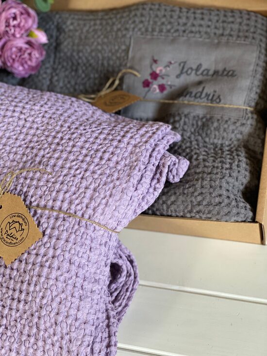 Praktiska un vērtīga Dāvana jaunlaulātiem-divvietīgs pleds-sega