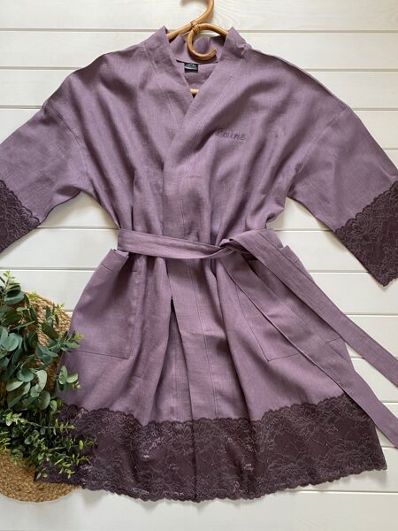 Violets-vidēji tumšs lina halāts ar mežģīnēm