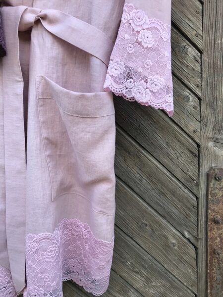 Mīkstināta lina halāts ar mežģīnēm(maigi rozā)